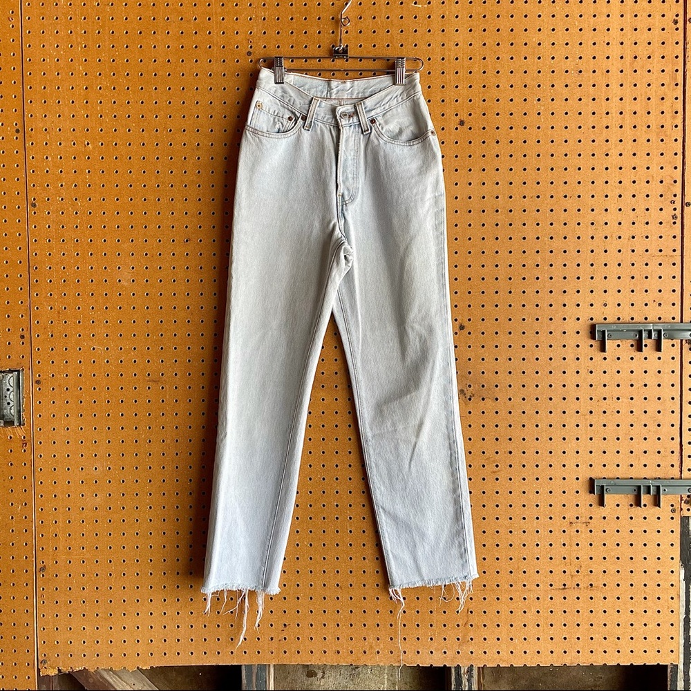 VINTAGE HIGH WAISTED LEVI’S DENIM JEANS